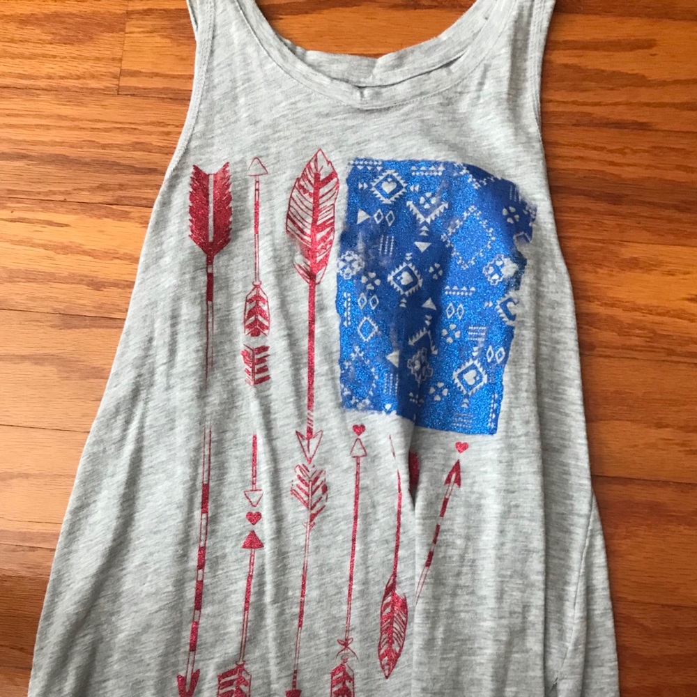 Epic Threads grey red and blue flag tank top